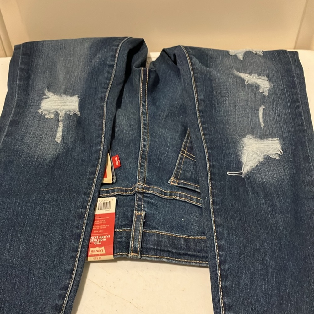 NWT Levi 720 12R High Rise Skinny Ripped  Jeans $60 Make me a reasonable offer - Picture 6 of 7
